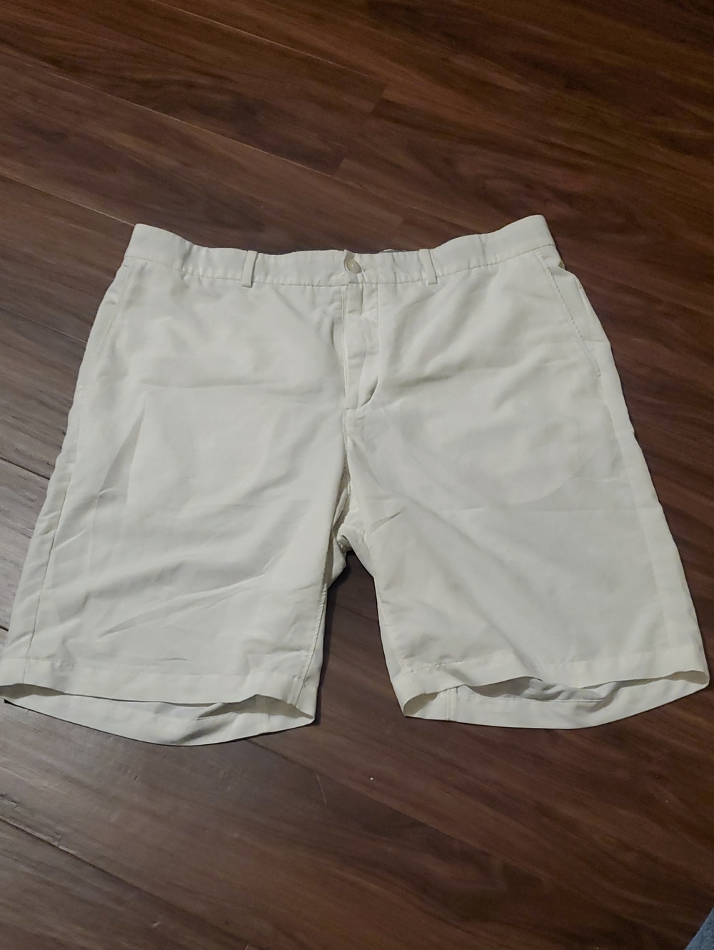 Nike Men’s Cream Flat-Front Performance Golf Shorts